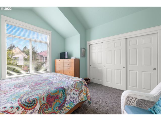 14720 Ne COUCH St, Portland, OR 97230
