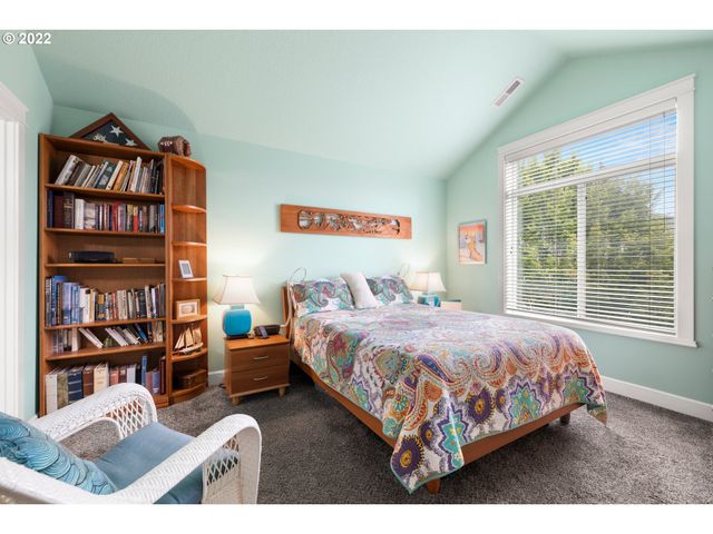 14720 Ne COUCH St, Portland, OR 97230