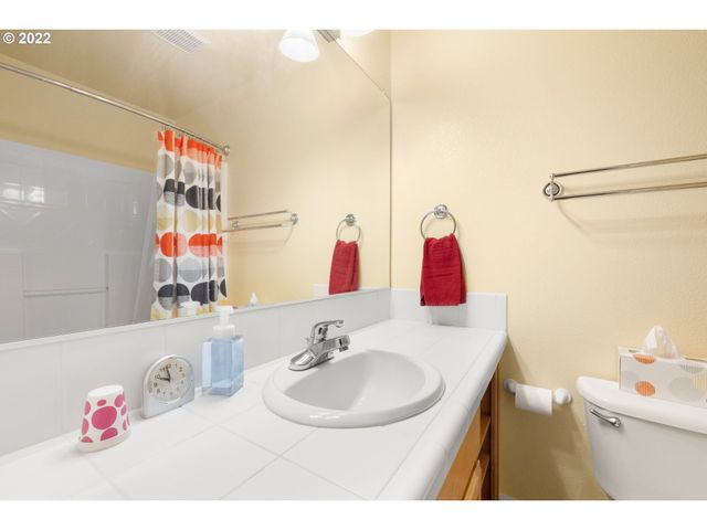14720 Ne COUCH St, Portland, OR 97230