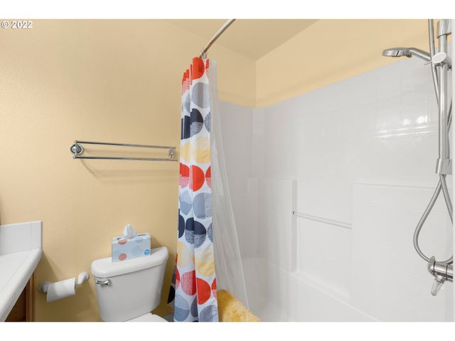 14720 Ne COUCH St, Portland, OR 97230