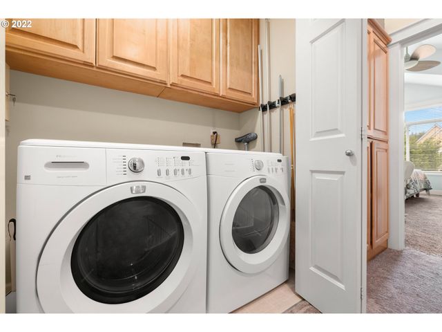14720 Ne COUCH St, Portland, OR 97230