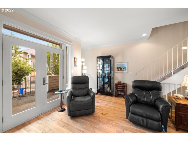 14720 Ne COUCH St, Portland, OR 97230