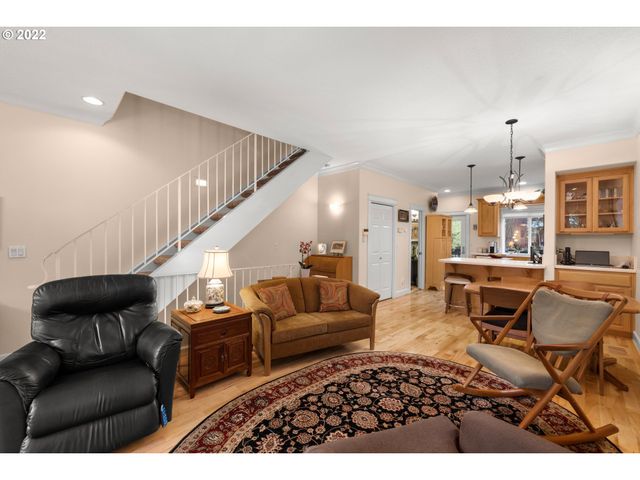 14720 Ne COUCH St, Portland, OR 97230