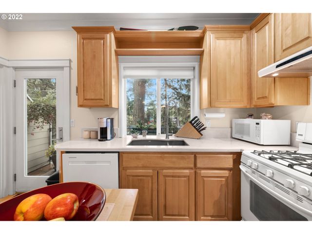 14720 Ne COUCH St, Portland, OR 97230