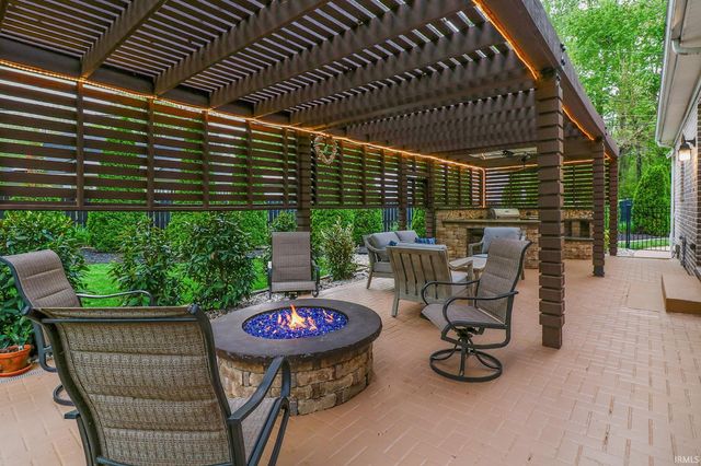 333 Mannington Court, Evansville, IN 47711