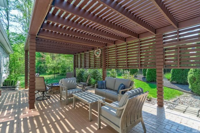 333 Mannington Court, Evansville, IN 47711