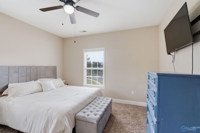 7003 Southcreek Drive SE, Owens Cross Roads, AL 35763
