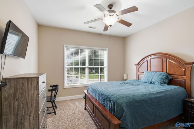 7003 Southcreek Drive SE, Owens Cross Roads, AL 35763