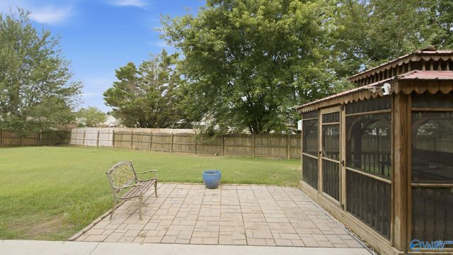 7003 Southcreek Drive SE, Owens Cross Roads, AL 35763