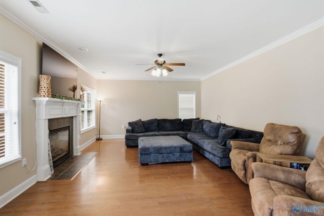 7003 Southcreek Drive SE, Owens Cross Roads, AL 35763