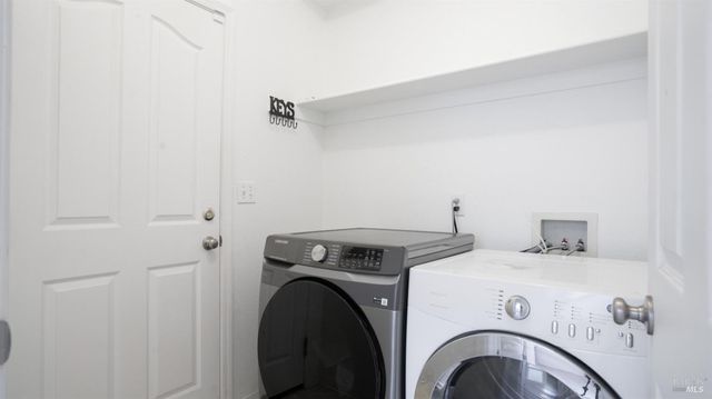 264 Cambridge Ln, Petaluma, CA 94952