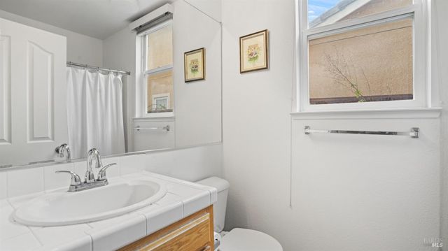 264 Cambridge Ln, Petaluma, CA 94952