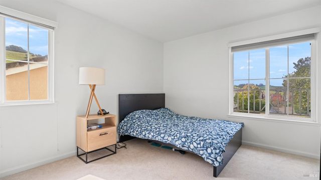 264 Cambridge Ln, Petaluma, CA 94952