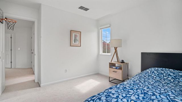 264 Cambridge Ln, Petaluma, CA 94952