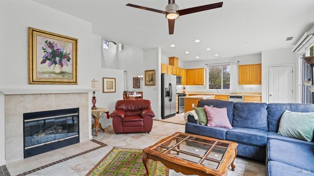 264 Cambridge Ln, Petaluma, CA 94952