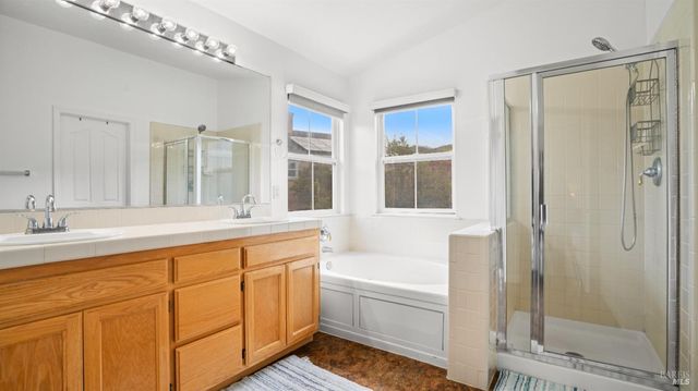 264 Cambridge Ln, Petaluma, CA 94952