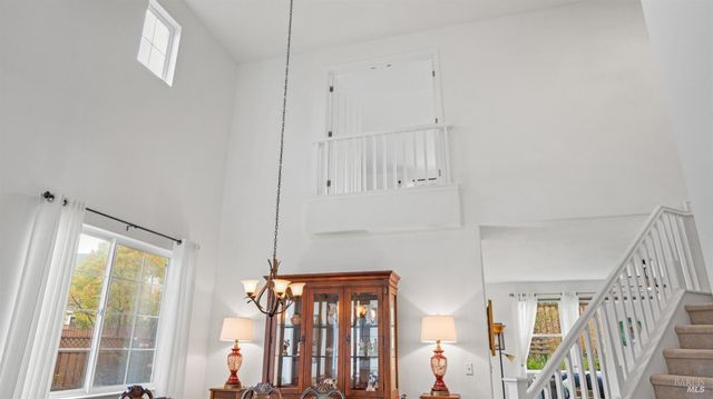 264 Cambridge Ln, Petaluma, CA 94952