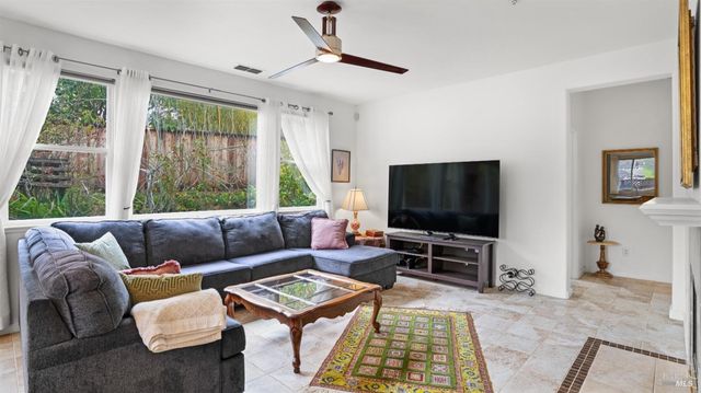 264 Cambridge Ln, Petaluma, CA 94952