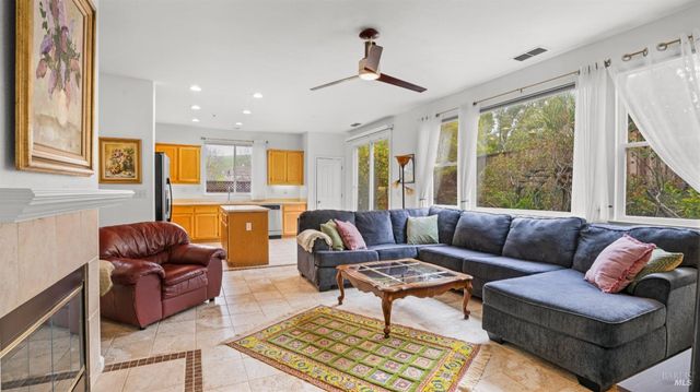 264 Cambridge Ln, Petaluma, CA 94952