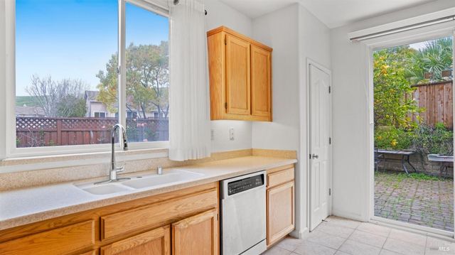 264 Cambridge Ln, Petaluma, CA 94952
