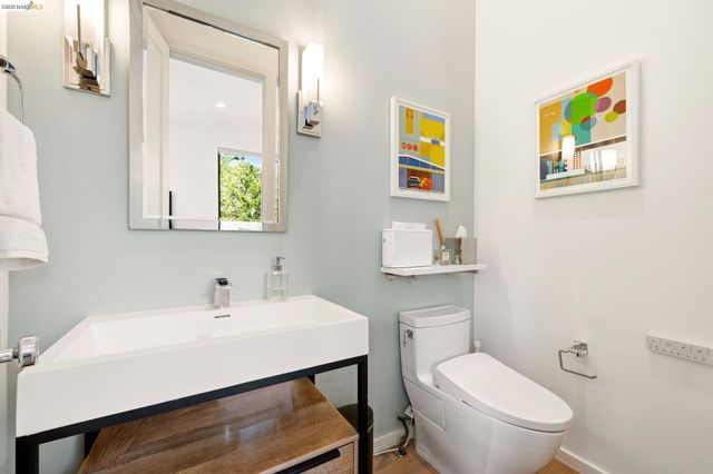 45 Homeglen Ln, Oakland, CA 94611