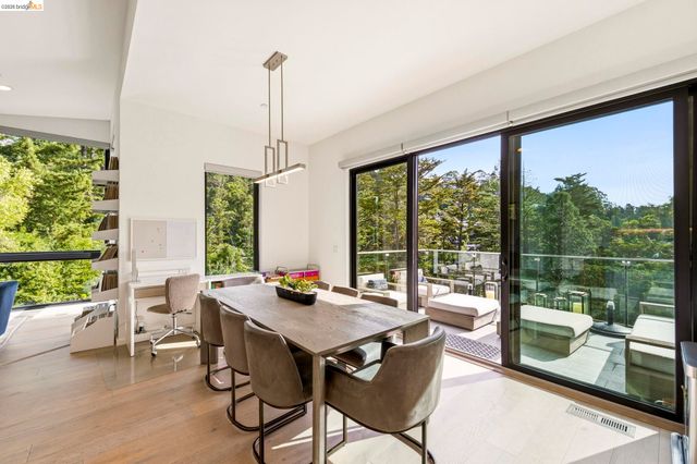 45 Homeglen Ln, Oakland, CA 94611