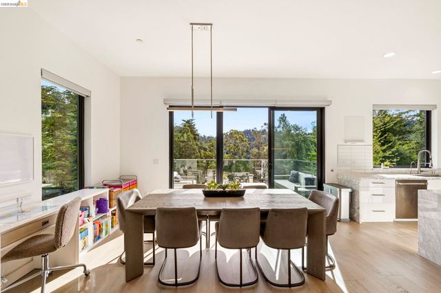 45 Homeglen Ln, Oakland, CA 94611