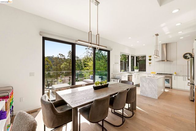 45 Homeglen Ln, Oakland, CA 94611