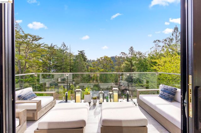 45 Homeglen Ln, Oakland, CA 94611