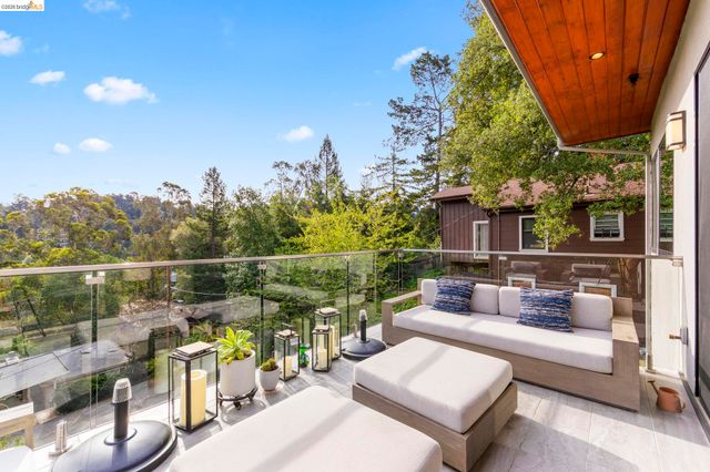 45 Homeglen Ln, Oakland, CA 94611