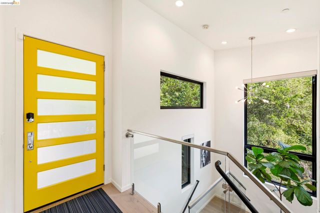 45 Homeglen Ln, Oakland, CA 94611