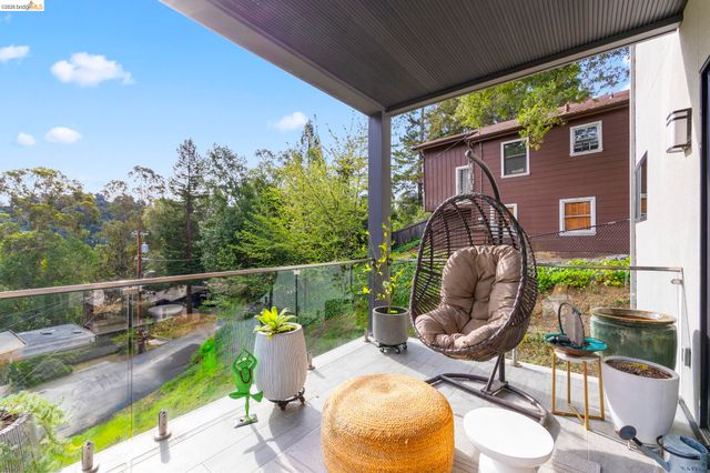 45 Homeglen Ln, Oakland, CA 94611