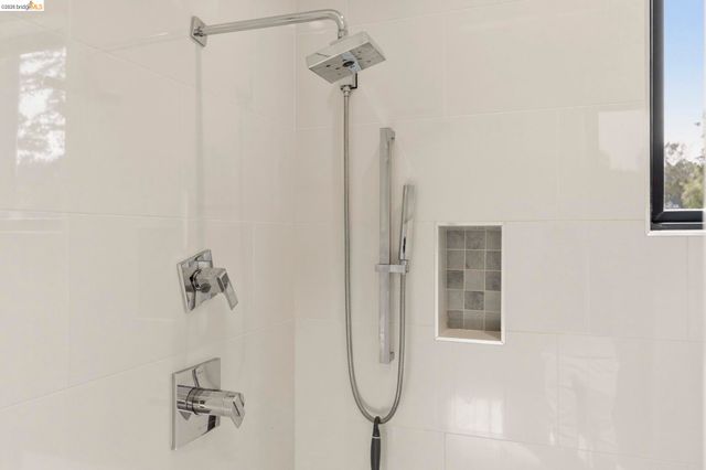 45 Homeglen Ln, Oakland, CA 94611