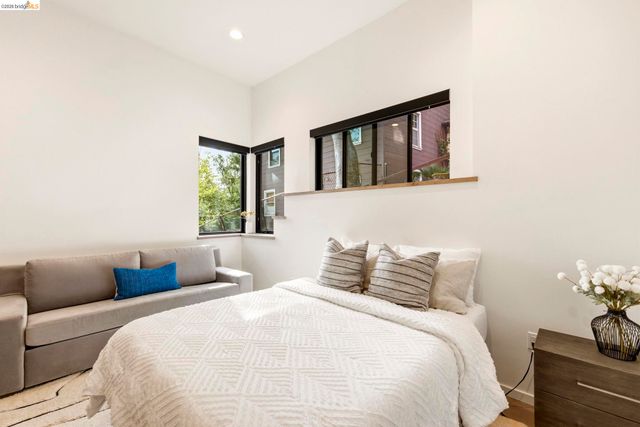 45 Homeglen Ln, Oakland, CA 94611