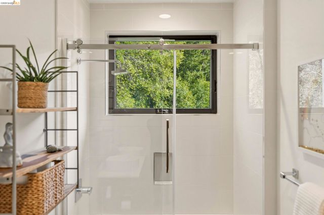 45 Homeglen Ln, Oakland, CA 94611