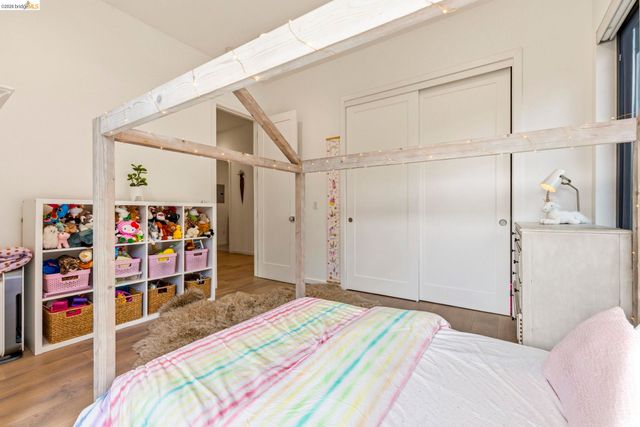 45 Homeglen Ln, Oakland, CA 94611