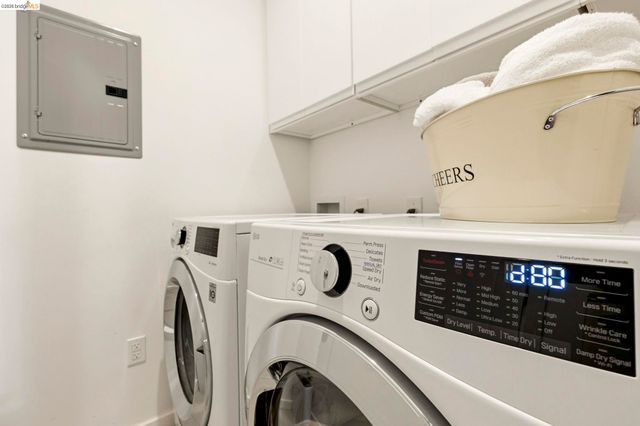 45 Homeglen Ln, Oakland, CA 94611