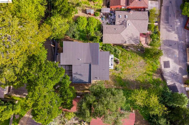 45 Homeglen Ln, Oakland, CA 94611