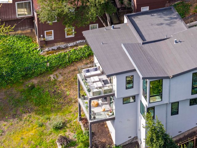 45 Homeglen Ln, Oakland, CA 94611