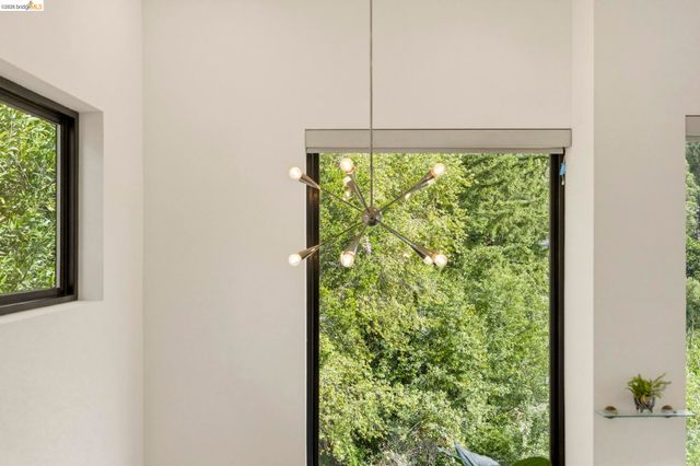 45 Homeglen Ln, Oakland, CA 94611