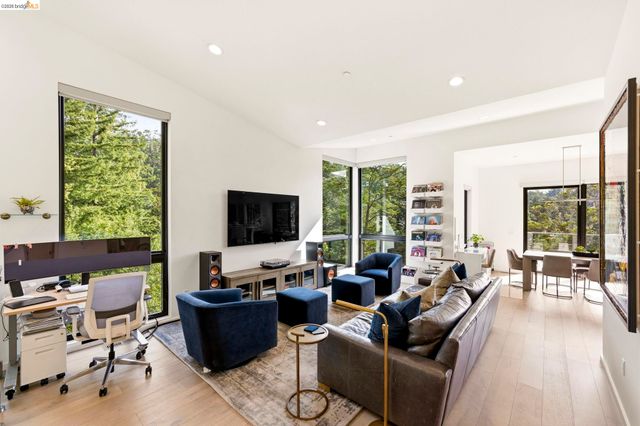 45 Homeglen Ln, Oakland, CA 94611