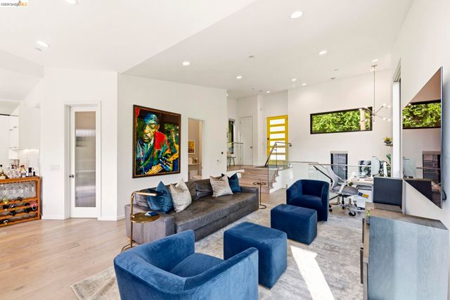 45 Homeglen Ln, Oakland, CA 94611