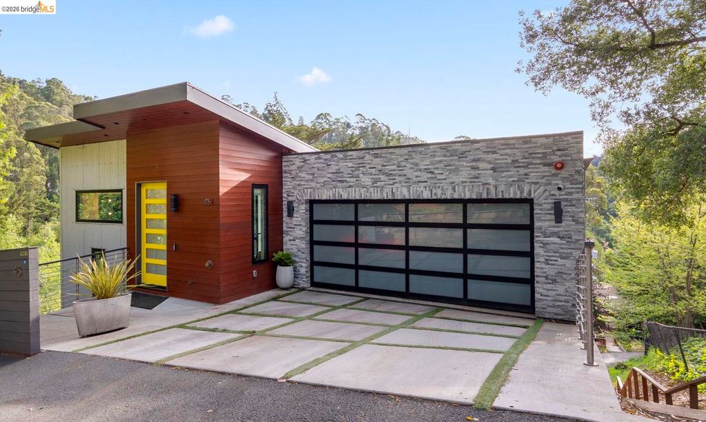 45 Homeglen Ln, Oakland, CA 94611