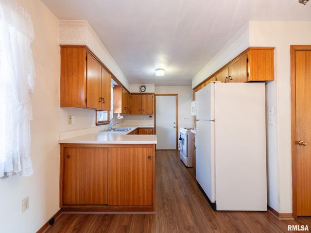 104 N 12TH Street, Pekin, IL 61554