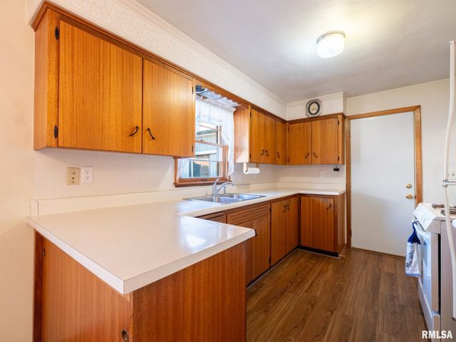 104 N 12TH Street, Pekin, IL 61554