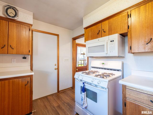 104 N 12TH Street, Pekin, IL 61554