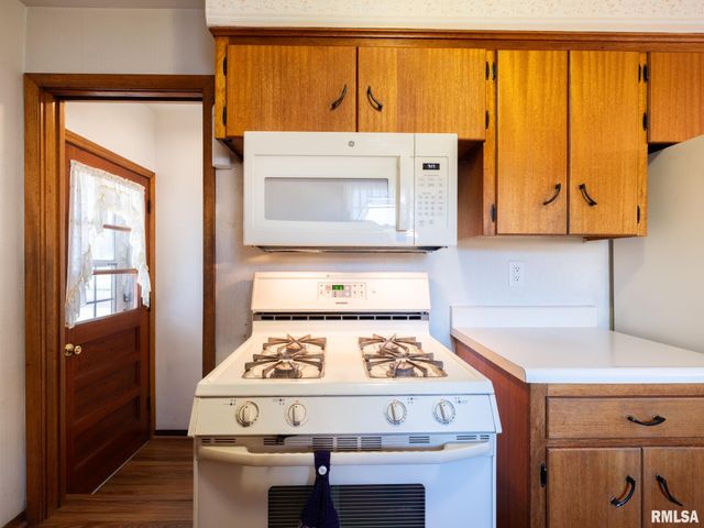 104 N 12TH Street, Pekin, IL 61554