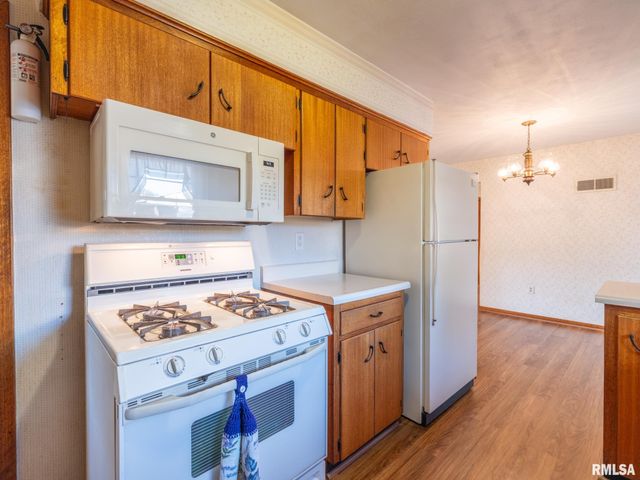 104 N 12TH Street, Pekin, IL 61554
