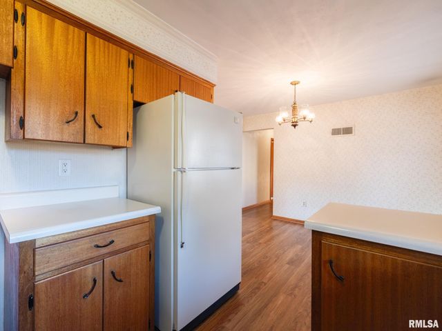 104 N 12TH Street, Pekin, IL 61554