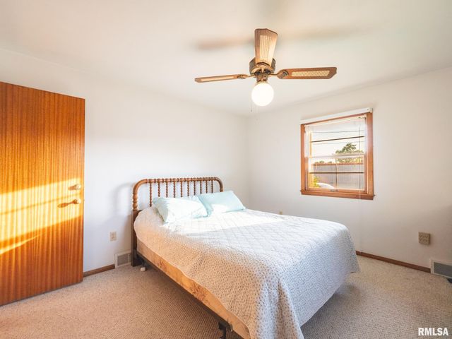 104 N 12TH Street, Pekin, IL 61554